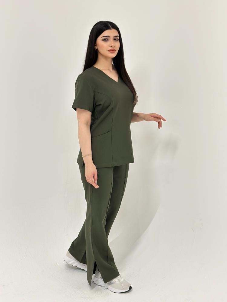 سكراب طبي لون زيتي Olive Green - موديل رقم ٢