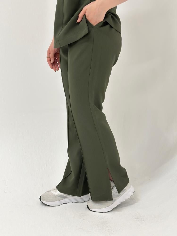 سكراب طبي لون زيتي Olive Green - موديل رقم ٢