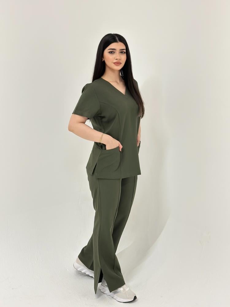سكراب طبي لون زيتي Olive Green - موديل رقم ٢