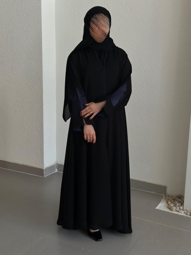 Everyday abaya with padded sleeves and embroidery in navy blue.