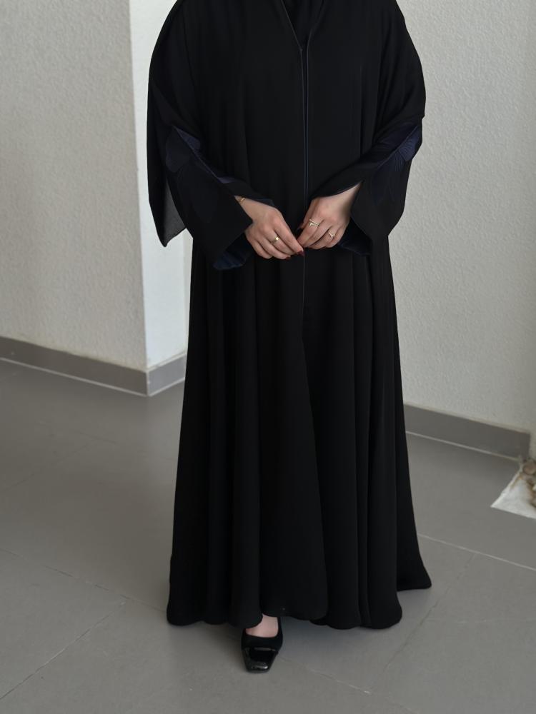 Everyday abaya with padded sleeves and embroidery in navy blue.