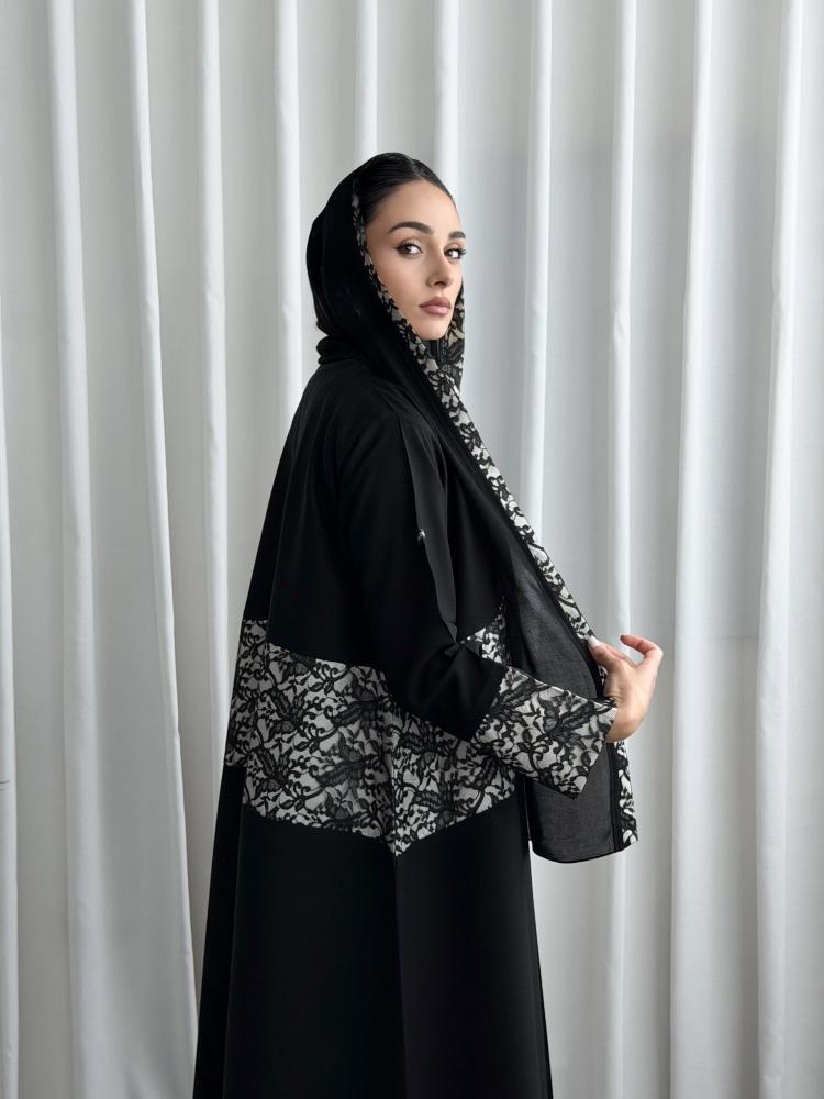 عباية عملية بقصة A لاين بقماش كريب كتان مع دانتيل