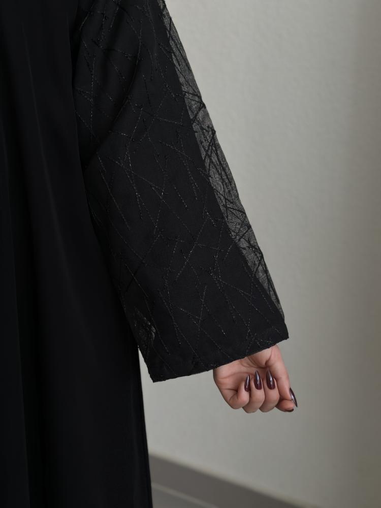 Abaya with sleeves made of embroidered tulle fabric