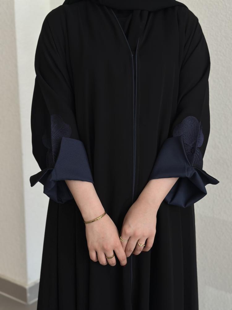 Everyday abaya with padded sleeves and embroidery in navy blue.