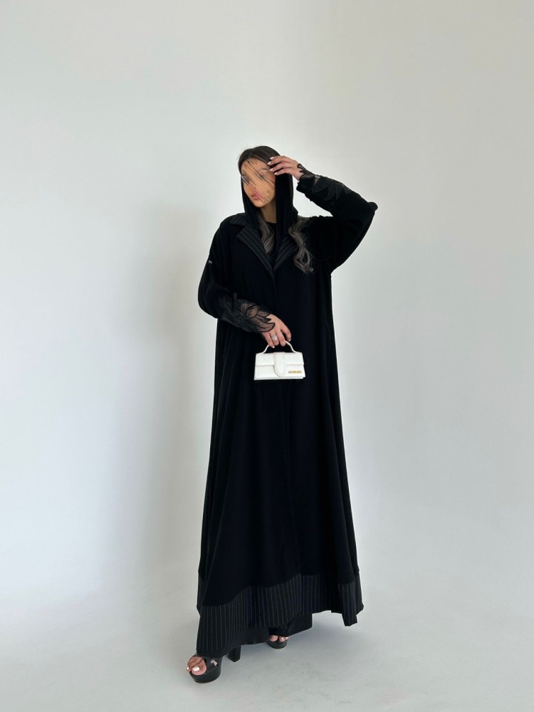 عباية ورد اسود