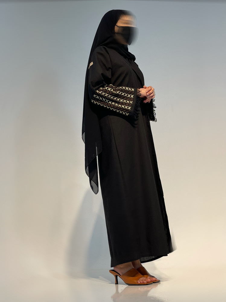 عباية مطرزه بني