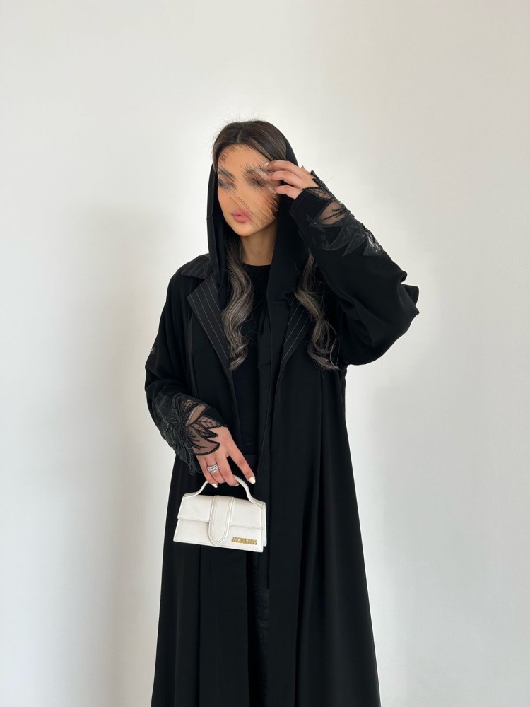عباية ورد اسود