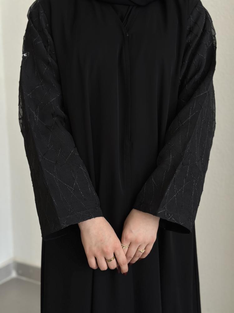 Abaya with sleeves made of embroidered tulle fabric