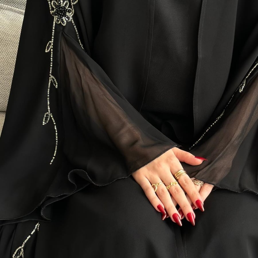 عباية مناسبات مع شك باللون الفضي