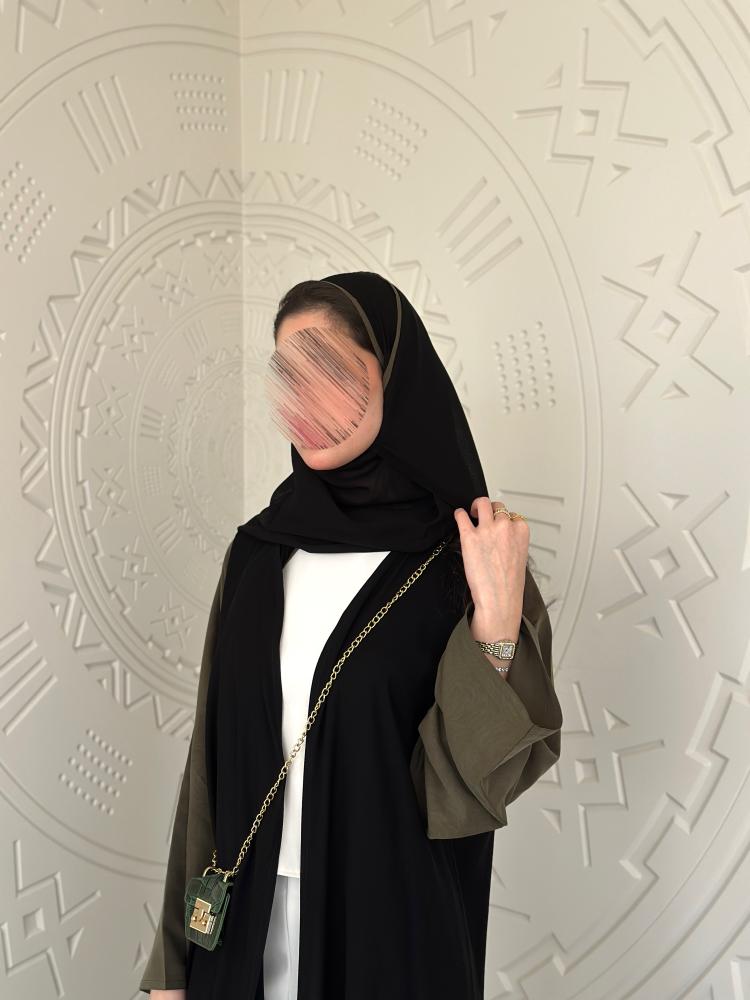 عباية عملية بقماش كريب مع حرير مغسول