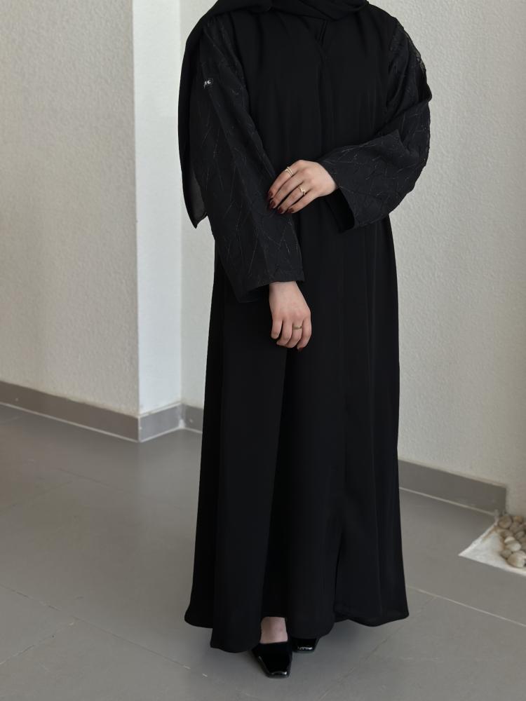 Abaya with sleeves made of embroidered tulle fabric