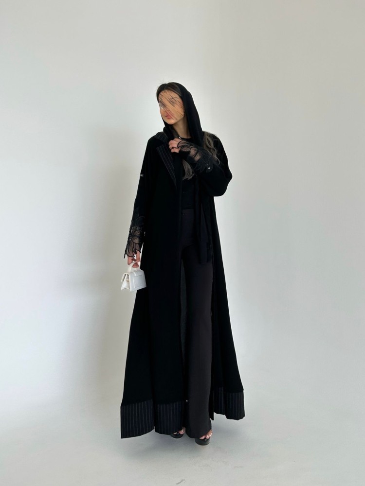 عباية ورد اسود