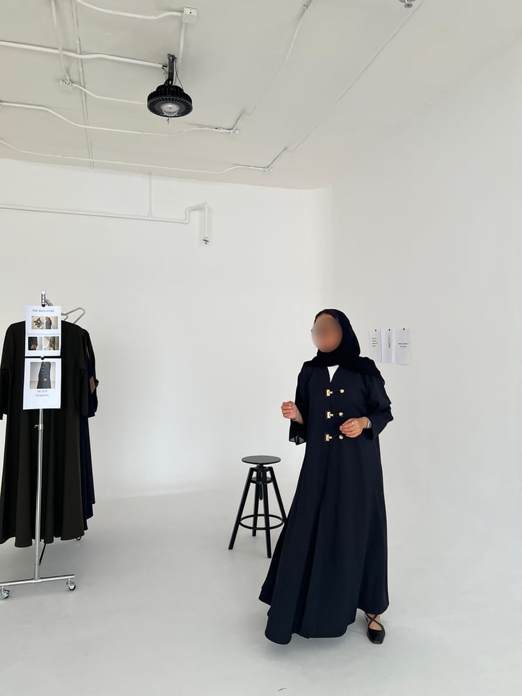 Button-up abaya in BLACK