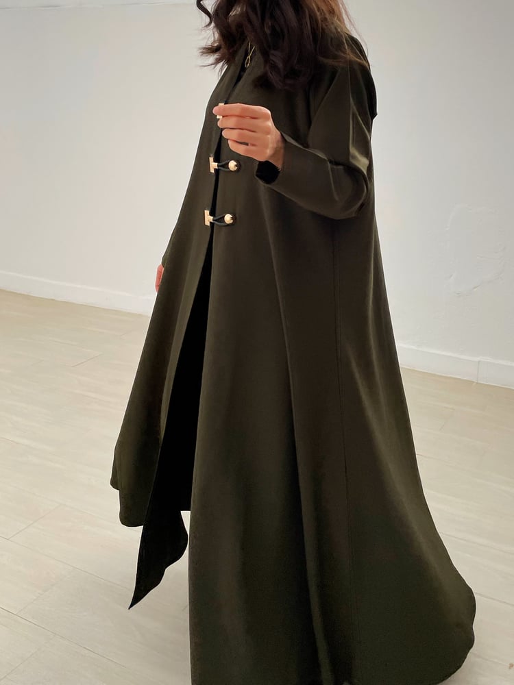 Button-up abaya in GREEN