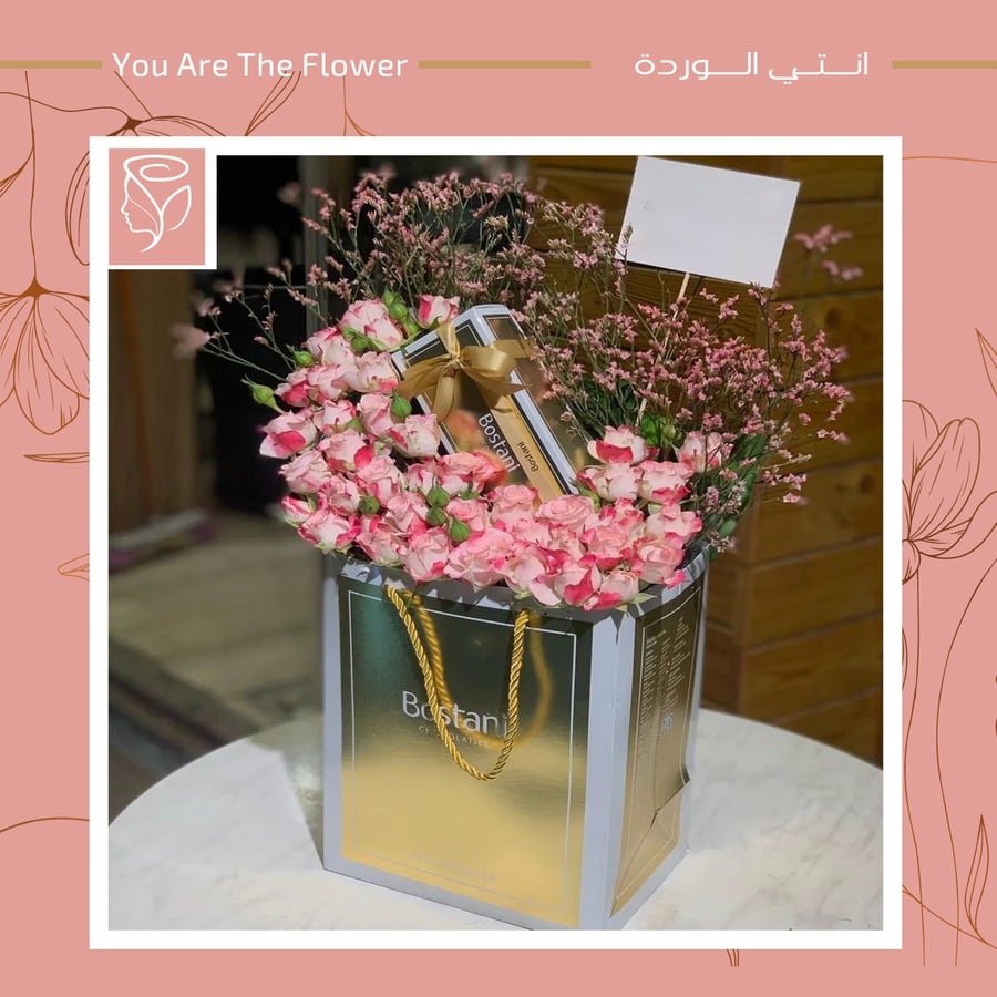 باقة ورد مع شوكولاتة صغيرة