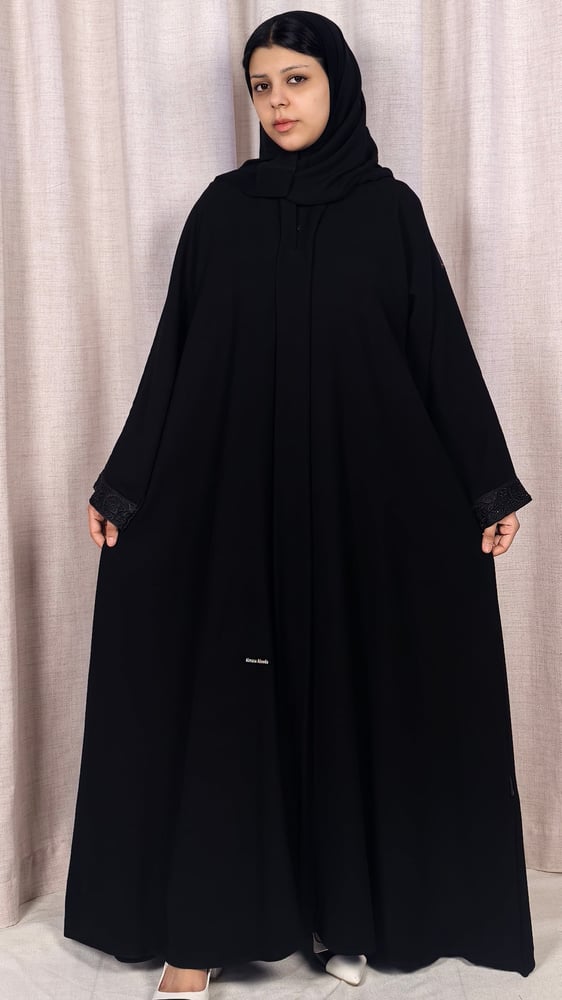 عبايه كلوش مقفل كسرات قدام وخلف كلف كم