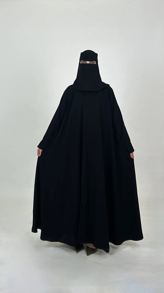 عبايه كلوش ازرار كم قلاب