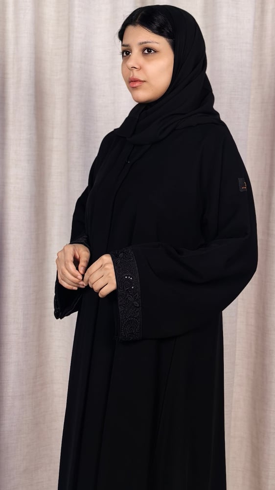 عبايه كلوش مقفل كسرات قدام وخلف كلف كم