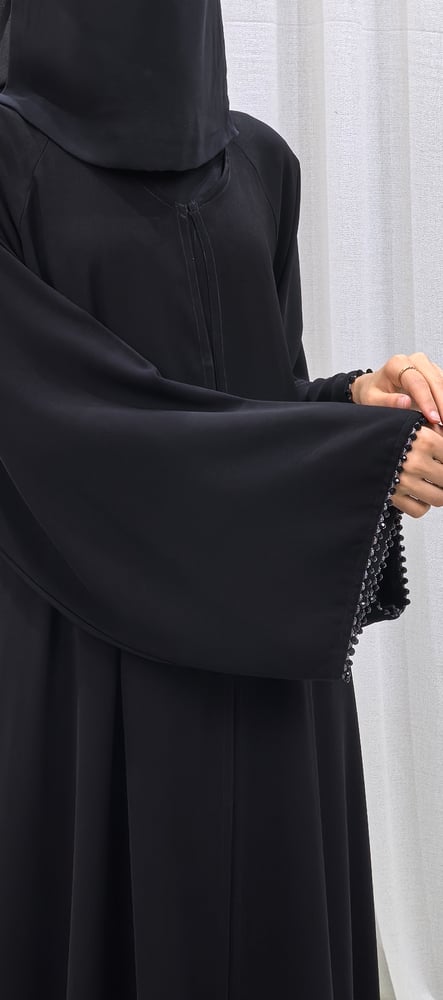 عبايه كلوش تطريز زرار قماش كريب ملكي