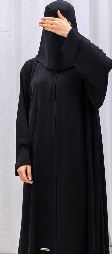 عبايه كلوش زرار كم قلاب