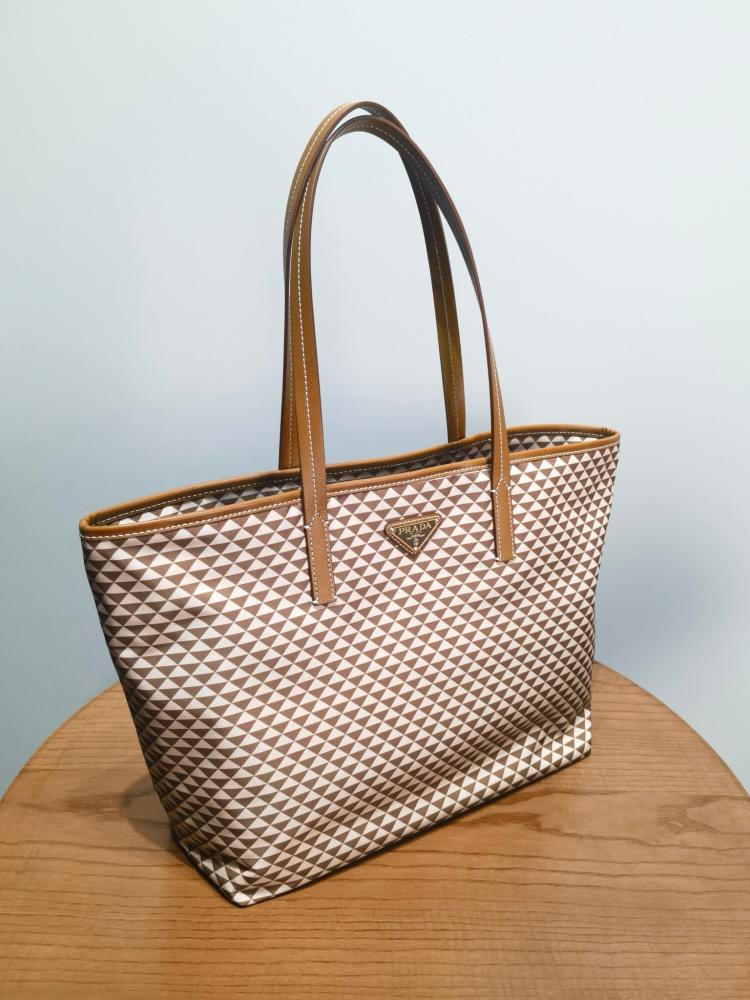 برادا tote bag