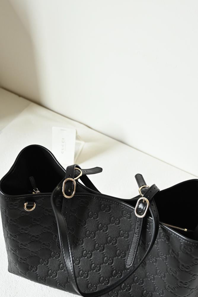GG EMBLEM MEDIUM TOTE