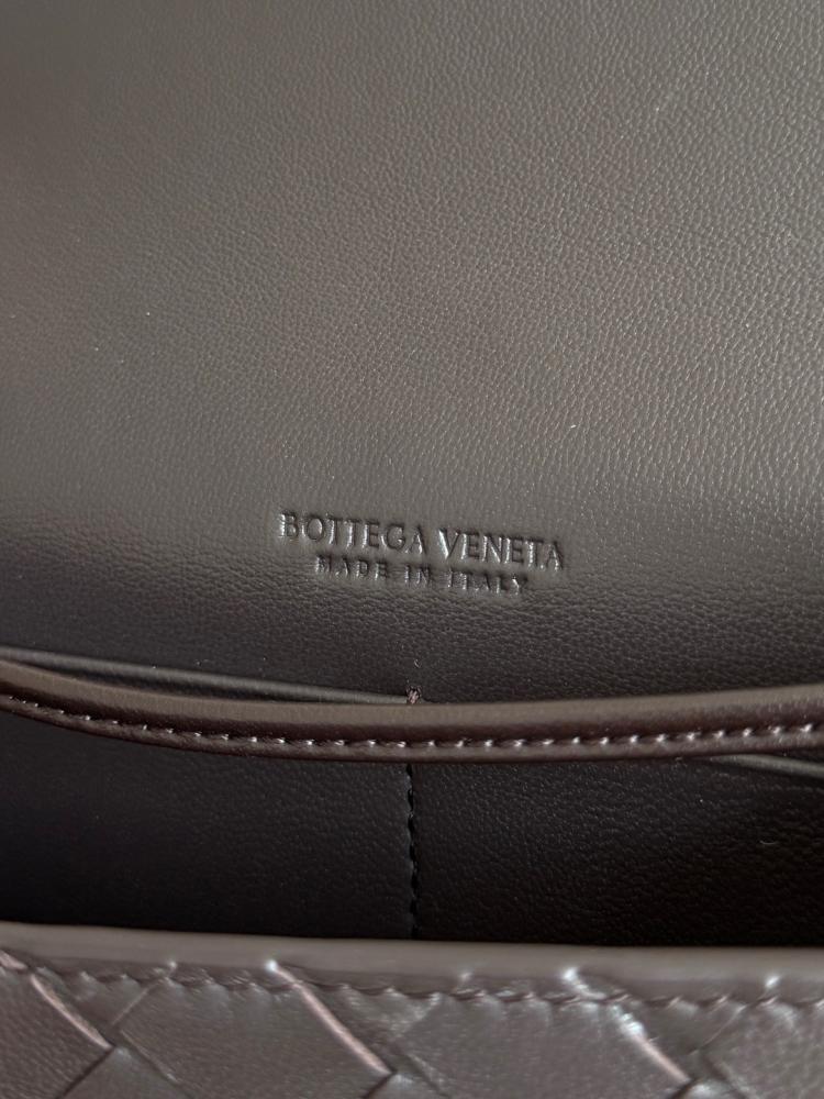 بوتيغا Andiamo Pouch مع ستراب
