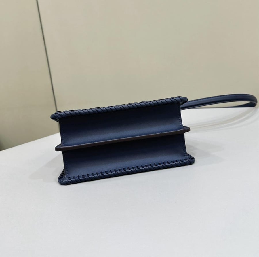 ‏Peekaboo 20 cm
