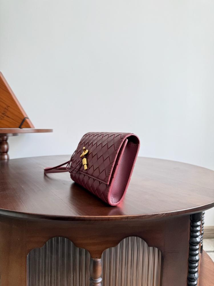 بوتيغا Andiamo Pouch مع ستراب
