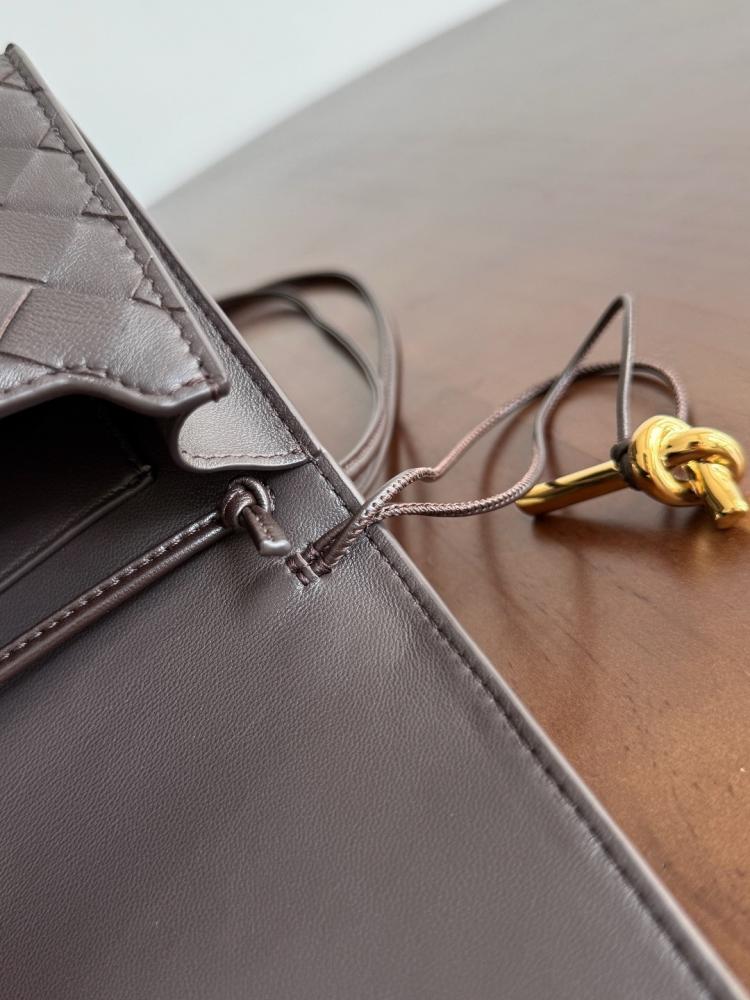 بوتيغا Andiamo Pouch مع ستراب