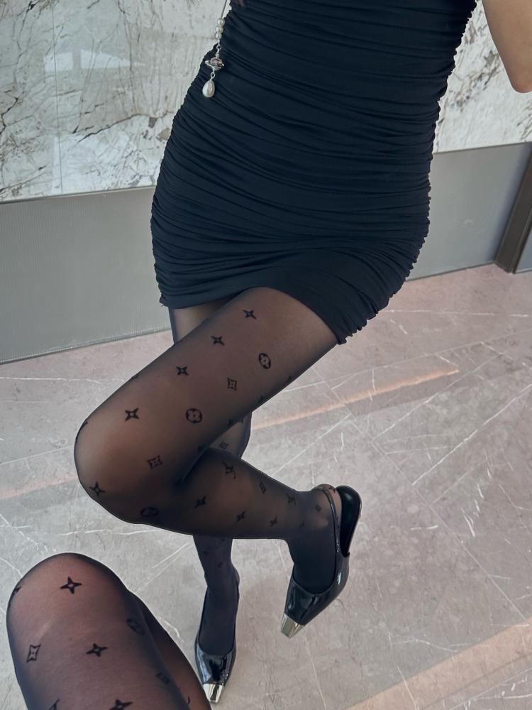 جوارب lv