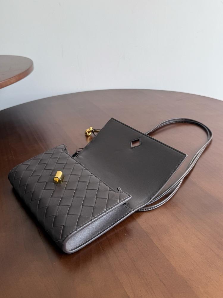 بوتيغا Andiamo Pouch مع ستراب