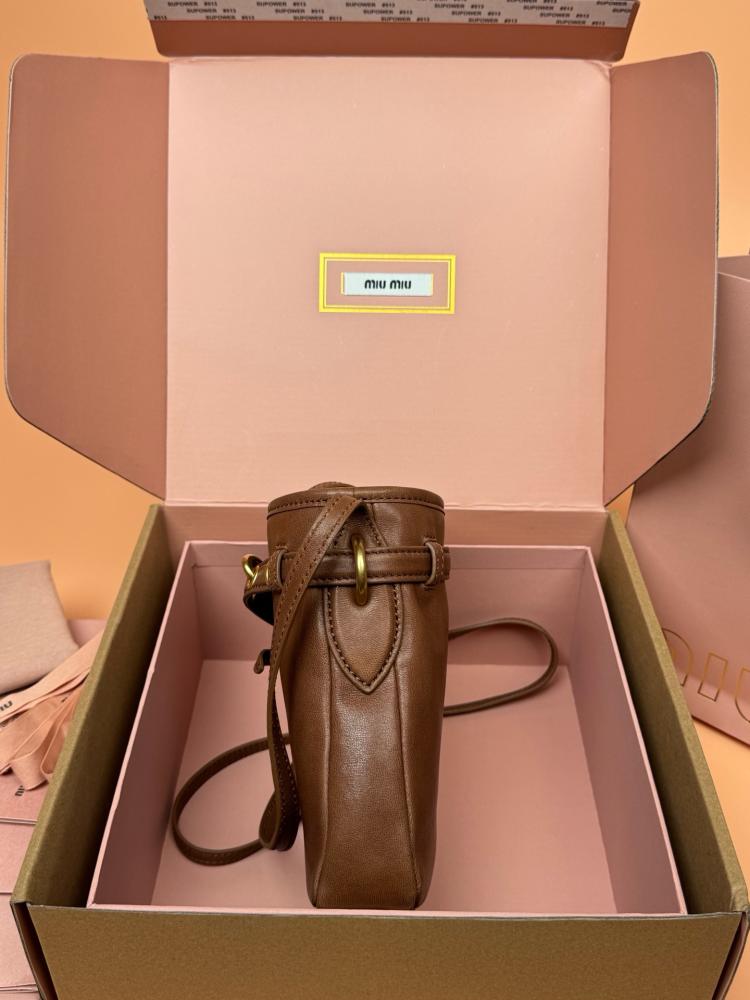 ميو ميو pouch