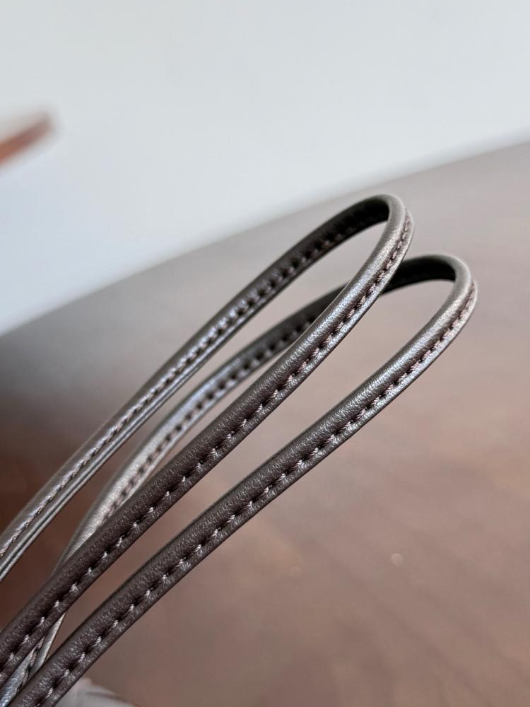 بوتيغا Andiamo Pouch مع ستراب