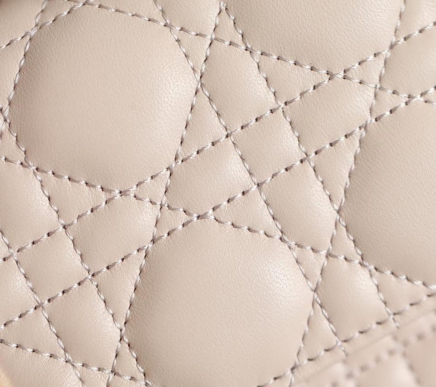 Lady top handle clutch