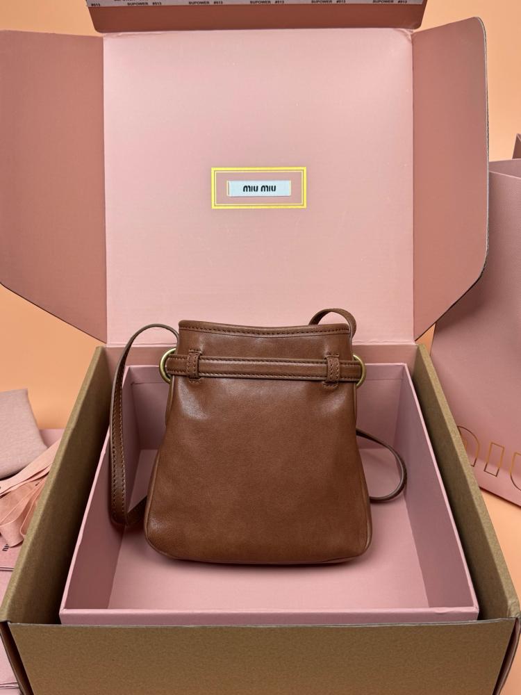 ميو ميو pouch