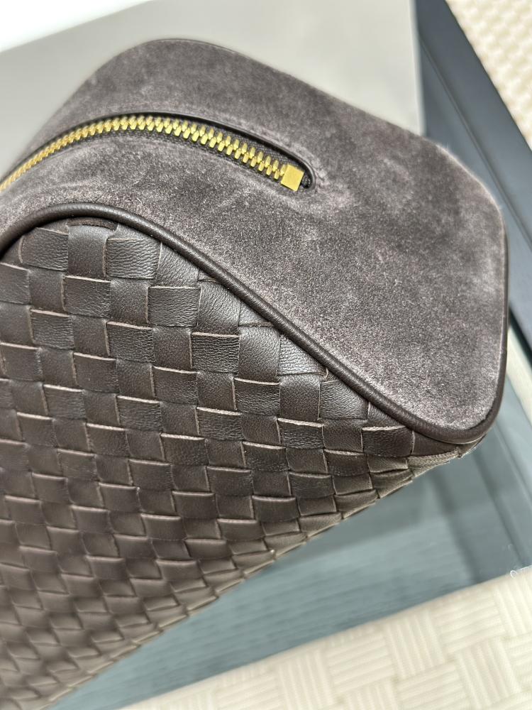 Nodo clutch bag