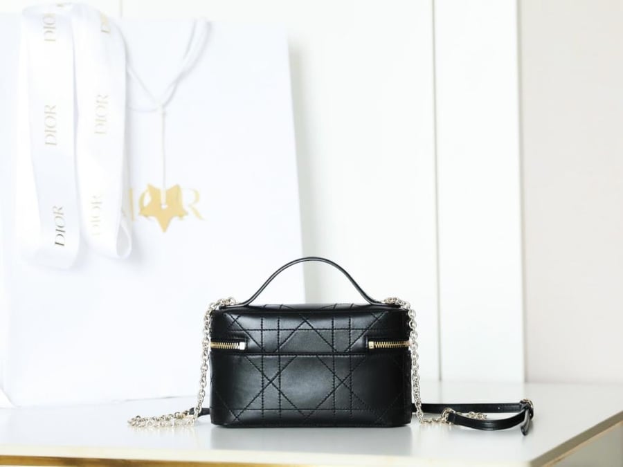 Vanity ديور