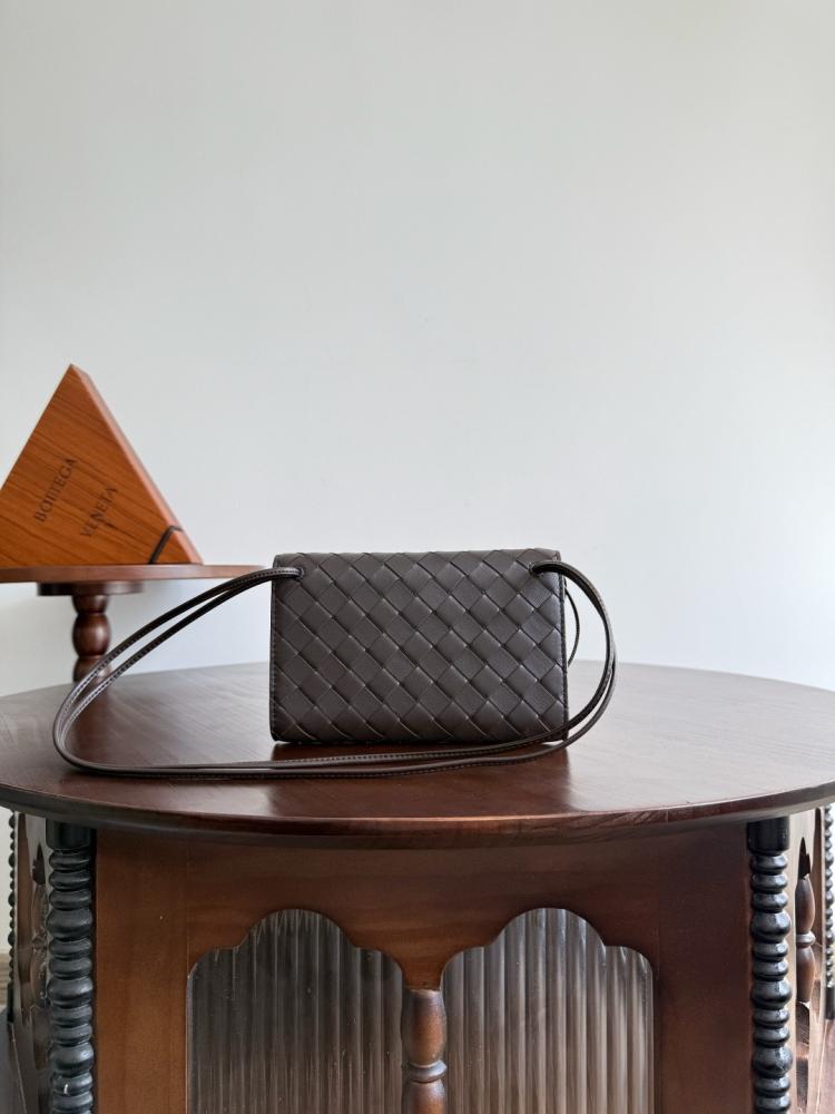 بوتيغا Andiamo Pouch مع ستراب
