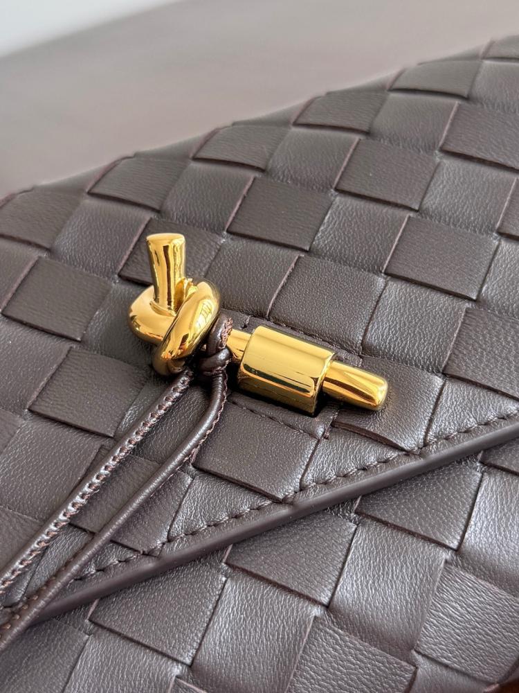 بوتيغا Andiamo Pouch مع ستراب