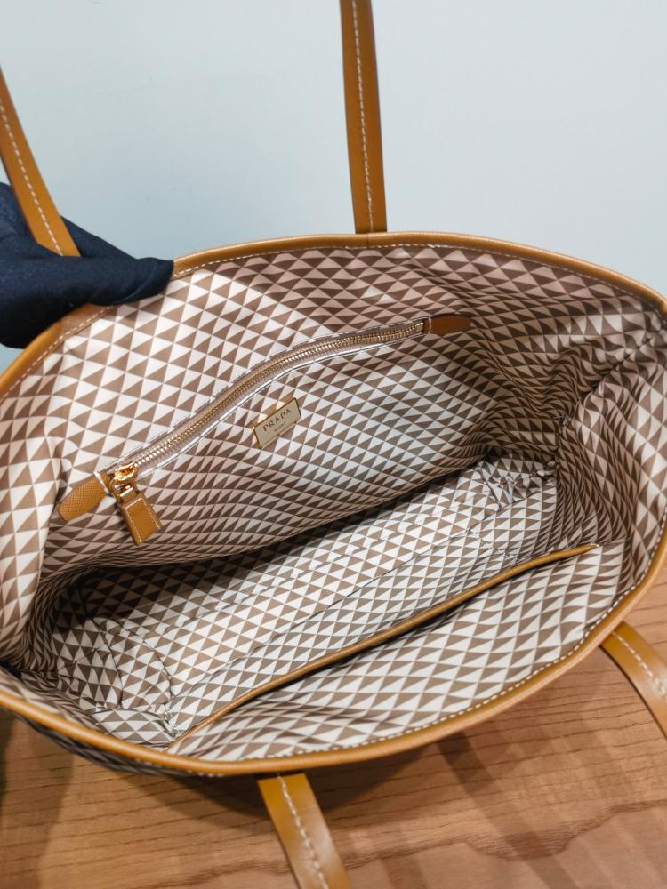 برادا tote bag