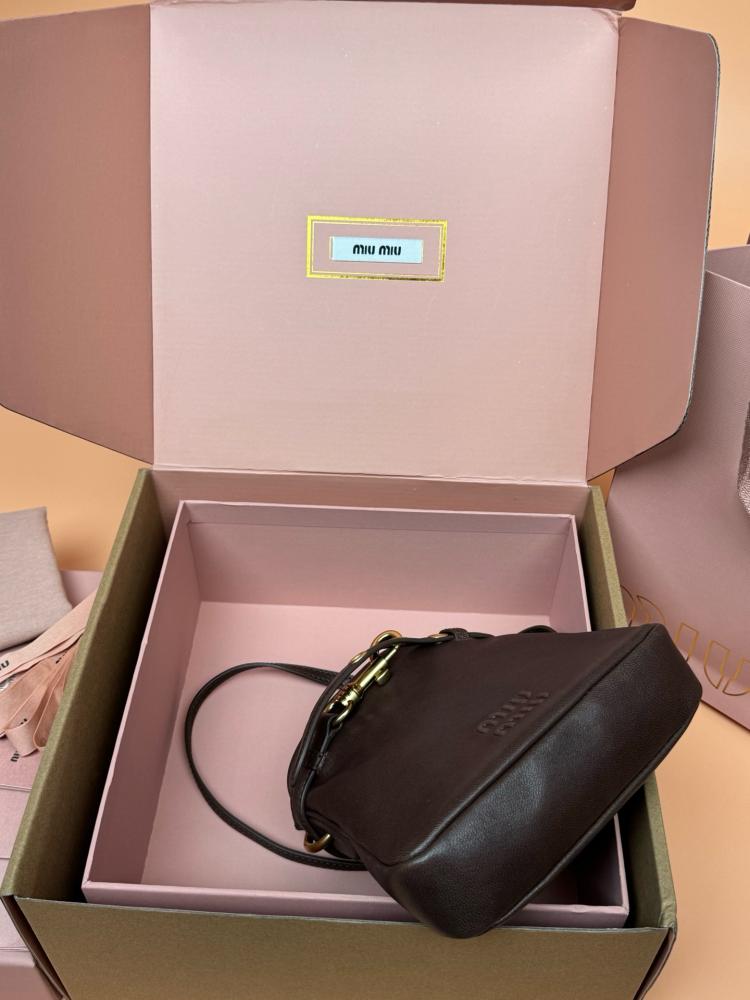 ميو ميو pouch