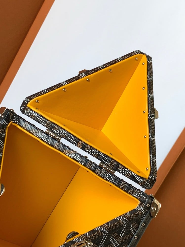 ‏LOZINES ‏GOYARD