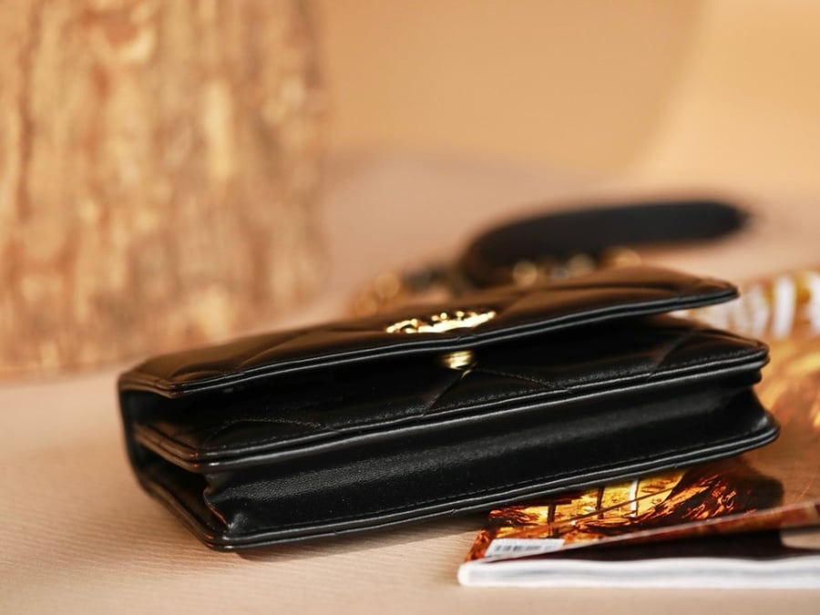 Woc wallet شانيل