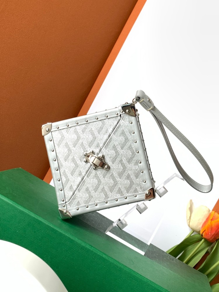 ‏LOZINES ‏GOYARD