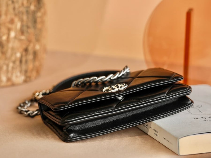 Woc wallet شانيل