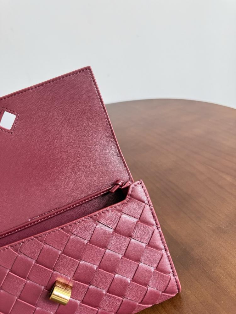 بوتيغا Andiamo Pouch مع ستراب