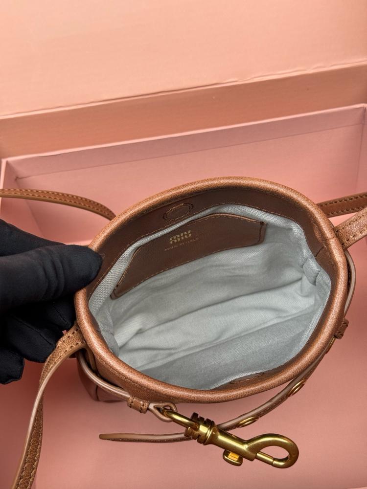 ميو ميو pouch