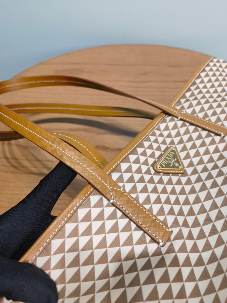برادا tote bag