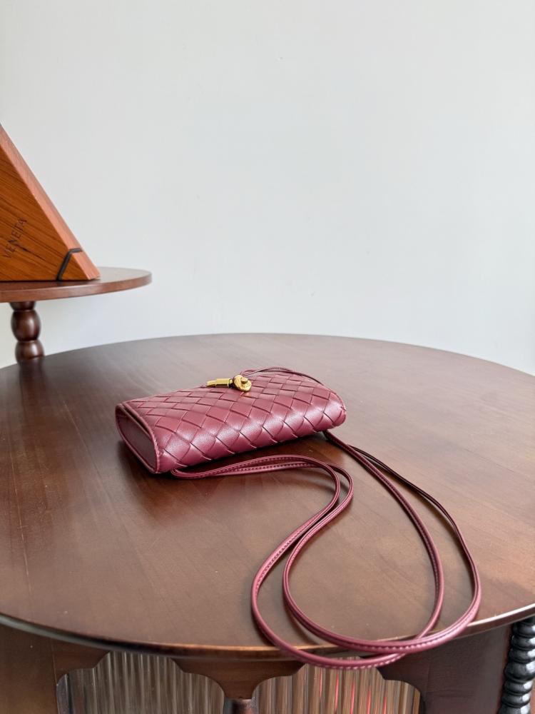 بوتيغا Andiamo Pouch مع ستراب